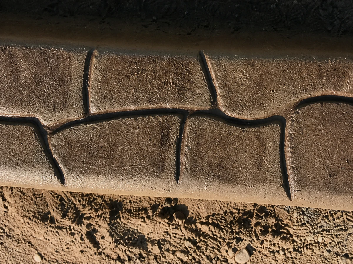 Flagstone decorative concrete curbing pattern